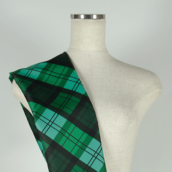 C0668　緑ベース斜めチェック柄