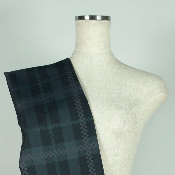 C0681　濃灰色ベース灰色×緑チェック柄生地