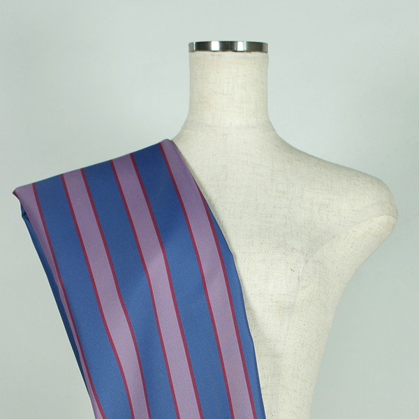 C0682　紺ベースピンク×赤ストライプ柄生地