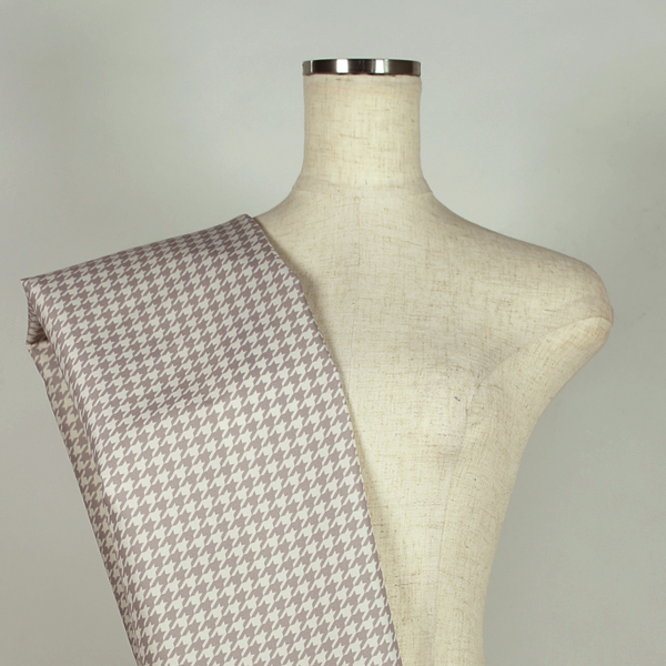 C0684　オフホワイトベースベージュ千鳥柄生地
