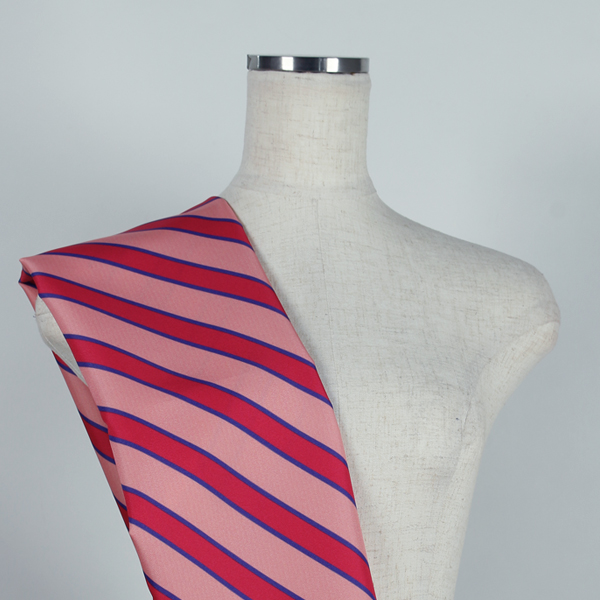 C0643　ピンクベース紫×ピンク斜めストライプ柄生地